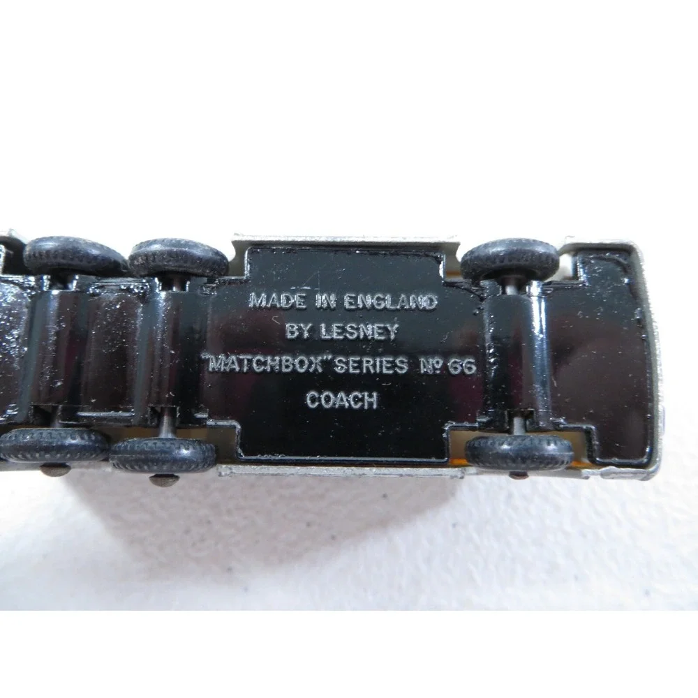 Vintage Matchbox Series No. 66 Greyhound Coach‎ Silver Lesney England